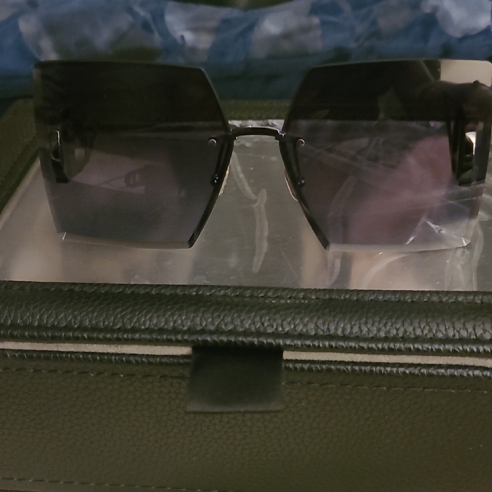 CHRISTIAN DIOR Stylish Black Square Sunglasses